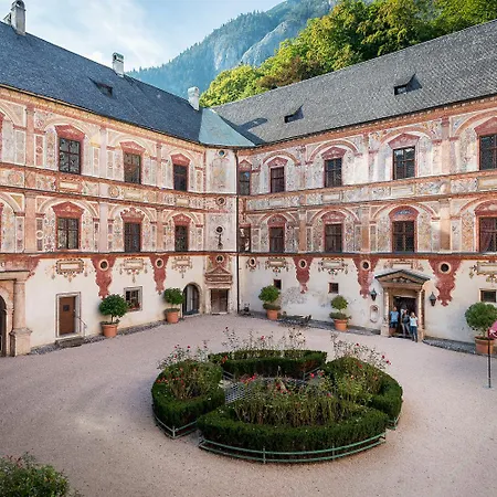 Hubertus Tirol 1-8 Personen Nyaraló *