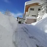 Hubertus Tirol 1-8 Personen פיל